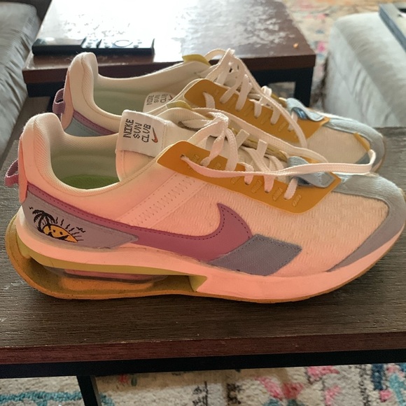 Nike Shoes - Women’s Nike Sun Club Air Max Sneakers Size 8.5